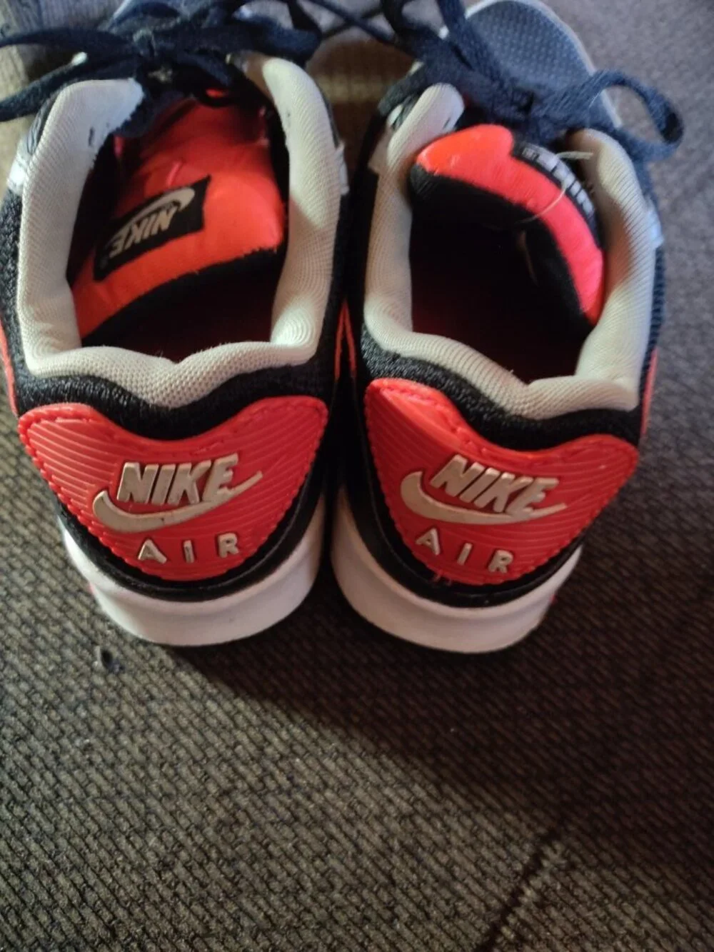 Nike Air Max 90 Mens 9.5 Black Grey Radiant Red Mesh Leather CZ4222-001 Sneaker